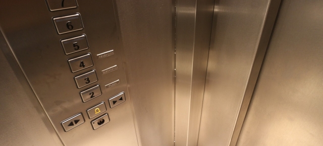 Línea de teléfono en el ascensor, ¿Cómo ahorrar?